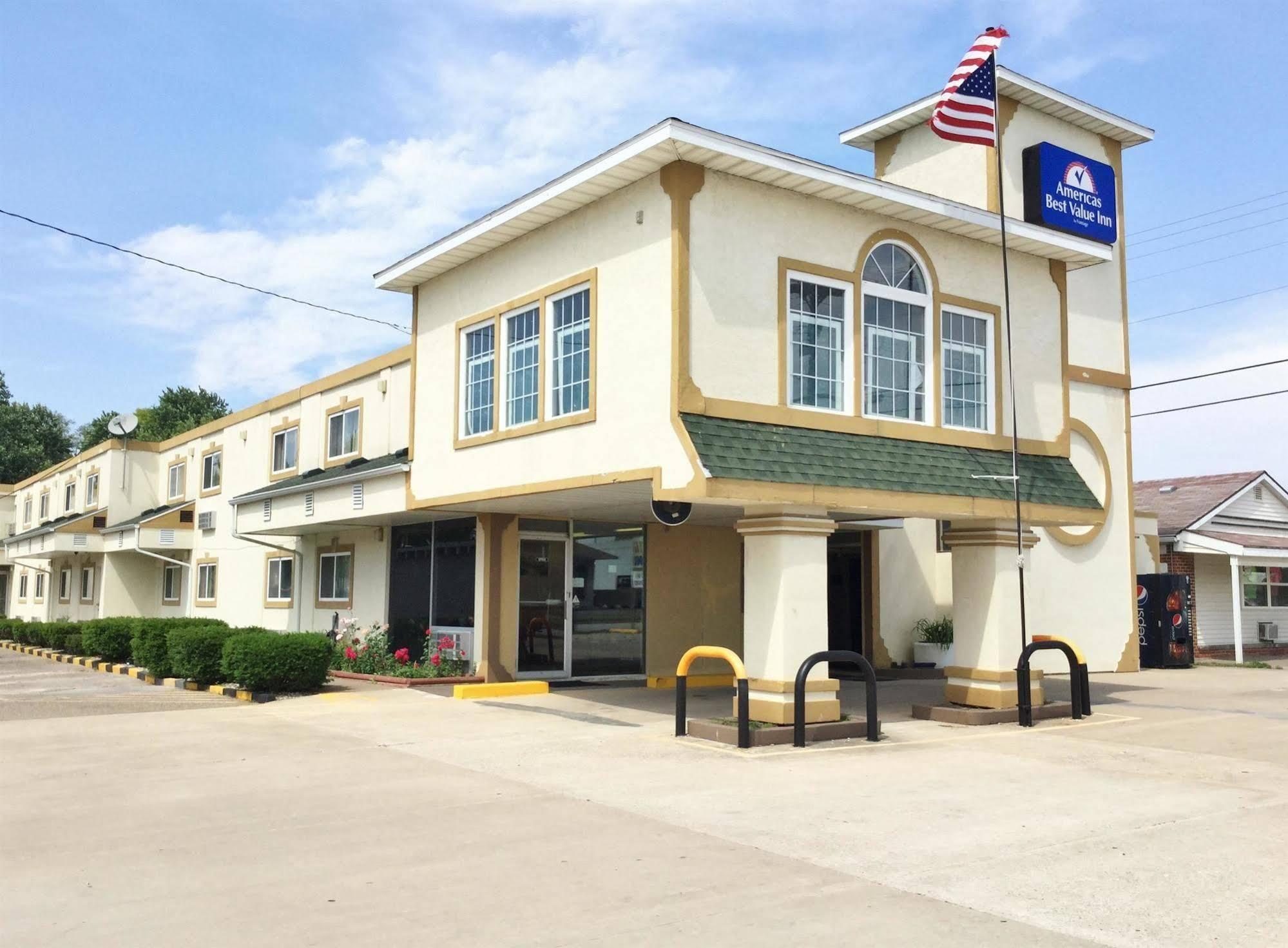 Americas Best Value Inn Macomb Exterior foto