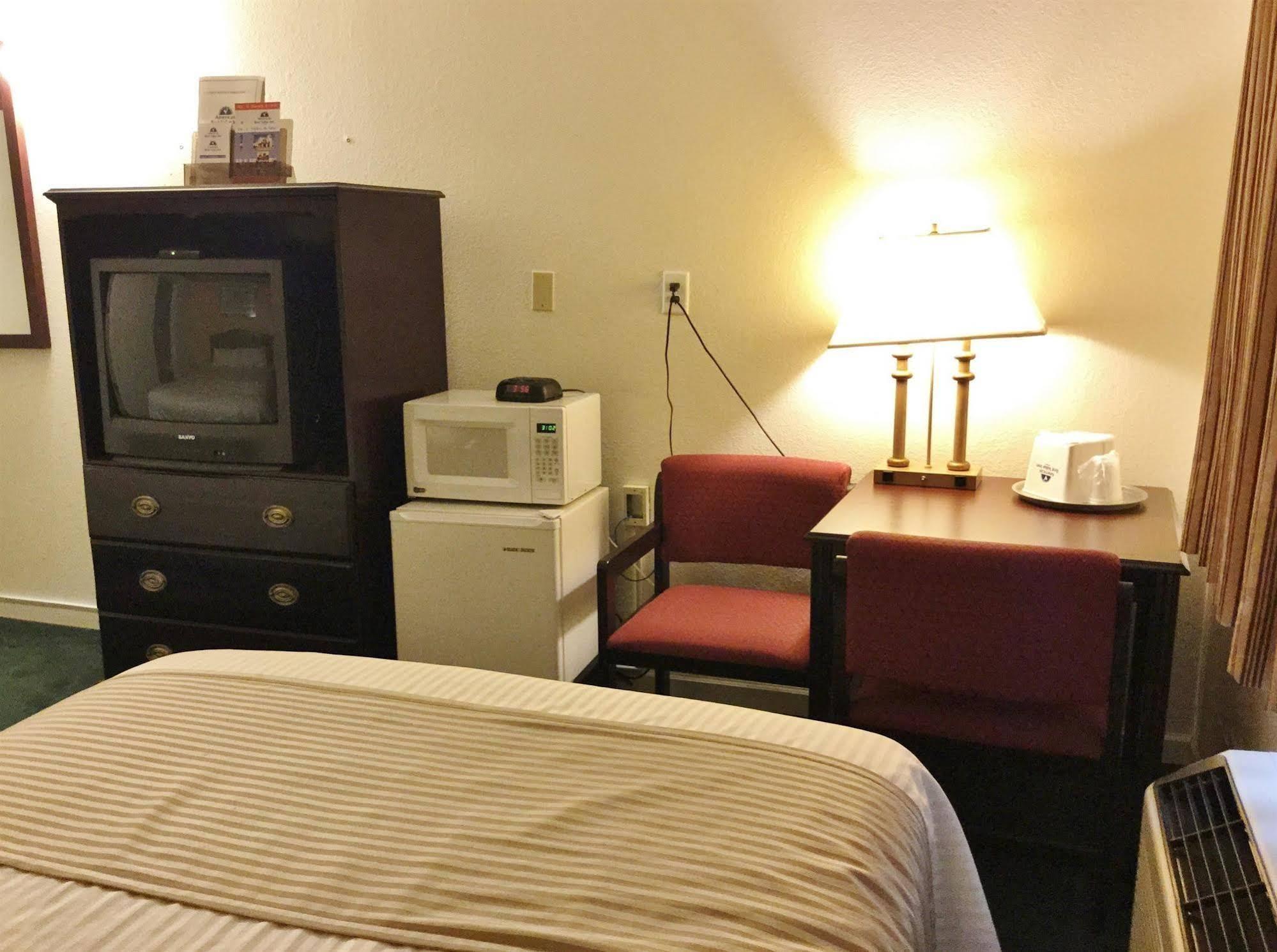 Americas Best Value Inn Macomb Exterior foto