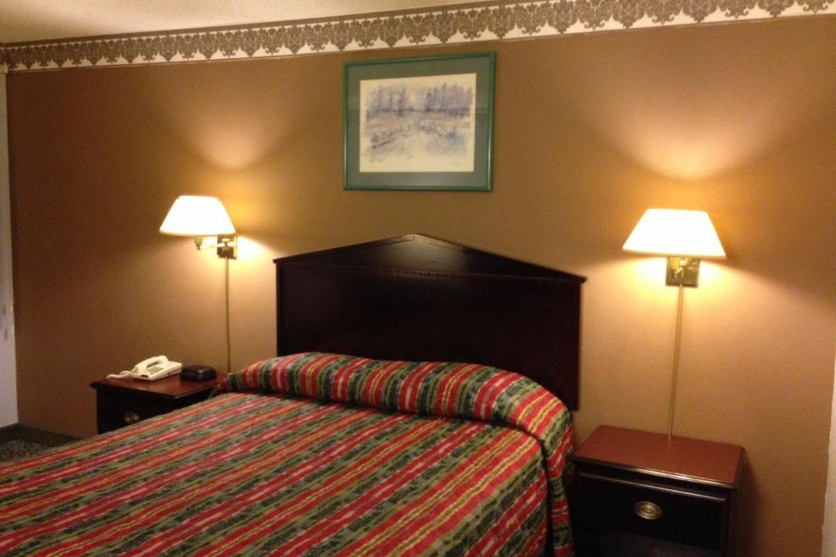 Americas Best Value Inn Macomb Exterior foto