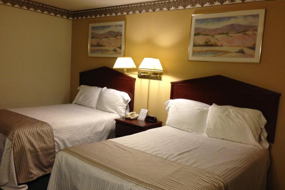 Americas Best Value Inn Macomb Exterior foto