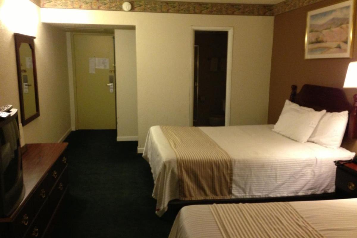 Americas Best Value Inn Macomb Exterior foto
