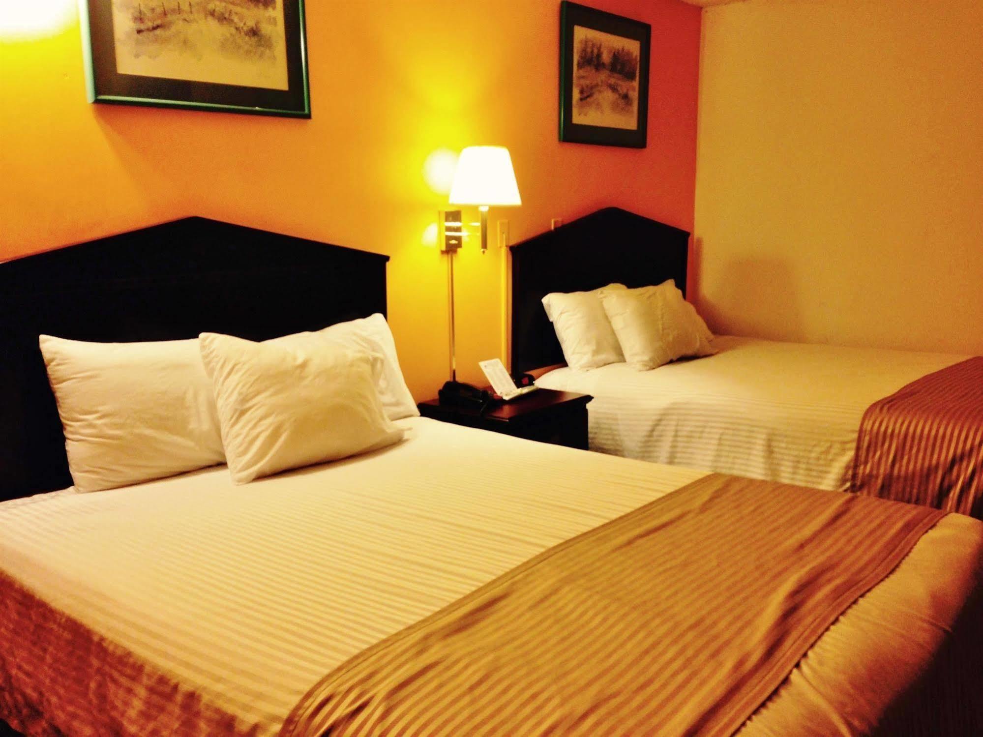 Americas Best Value Inn Macomb Exterior foto