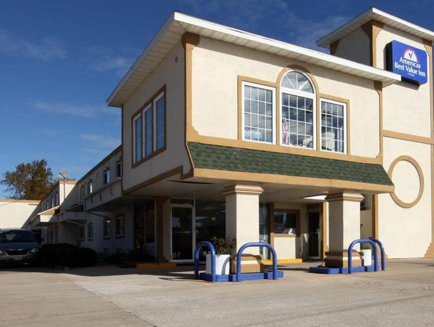 Americas Best Value Inn Macomb Exterior foto