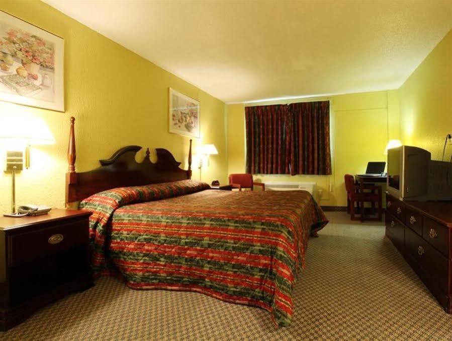 Americas Best Value Inn Macomb Exterior foto