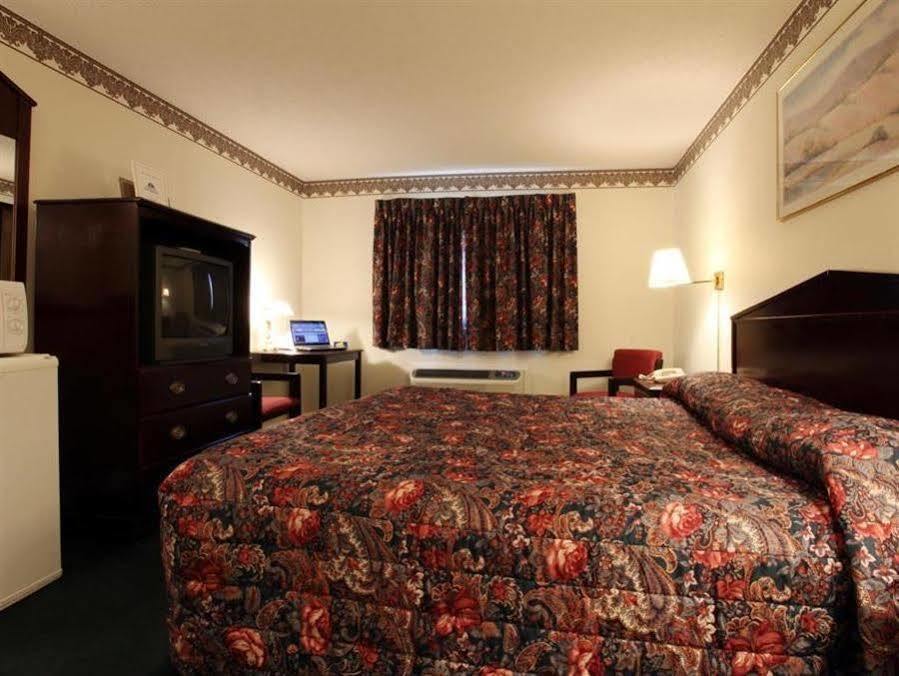 Americas Best Value Inn Macomb Exterior foto
