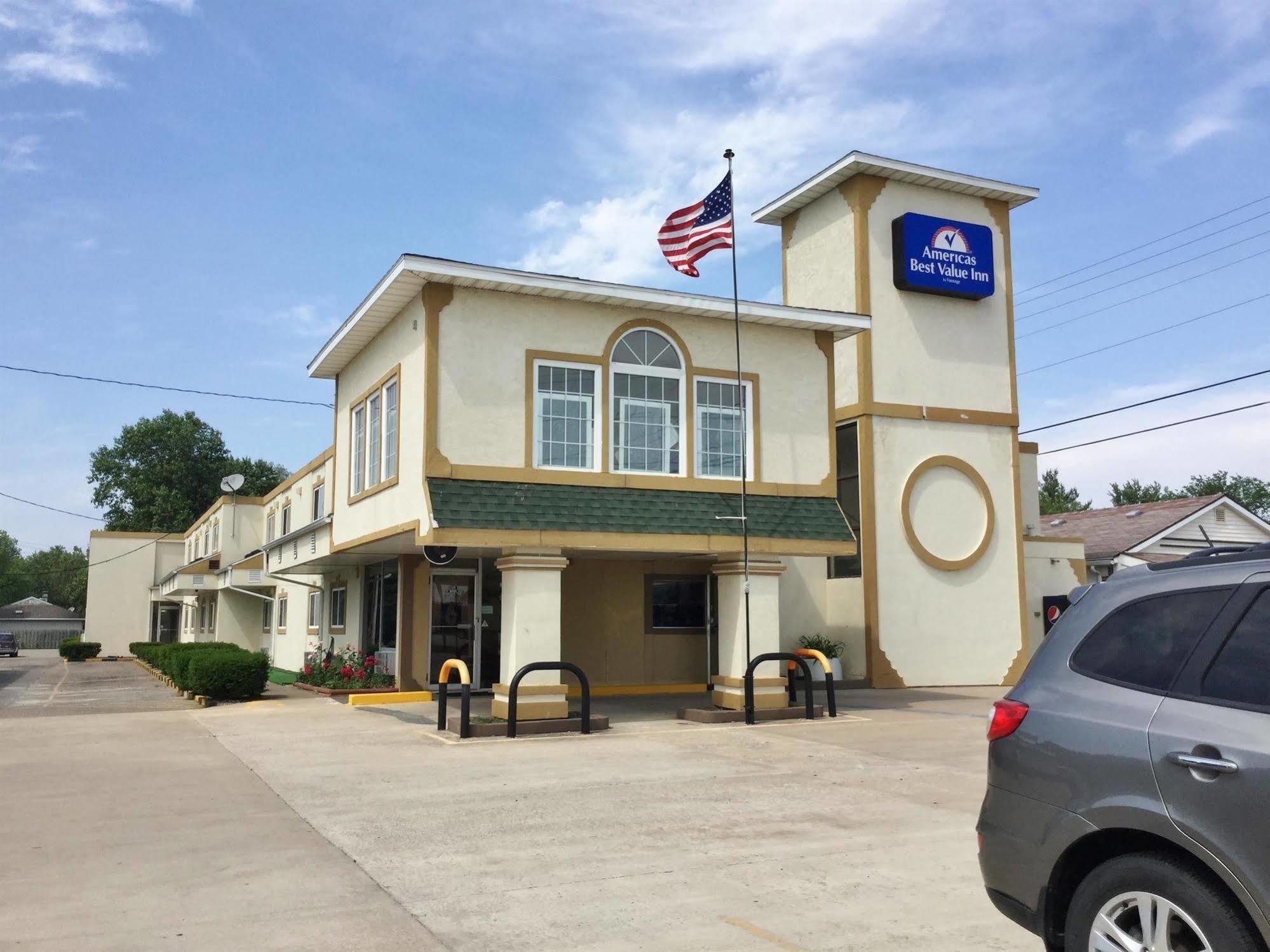 Americas Best Value Inn Macomb Exterior foto
